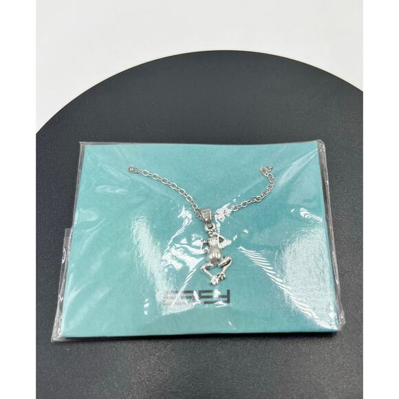 EFFY Silver Plated Frog Prince Charming Minimalist Pendant Necklace New 18” - Picture 2 of 4